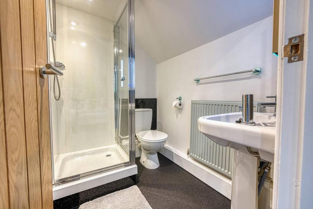 Delightful Two-Bedroom Cottage In The Heart Of Bakewell Exterior foto